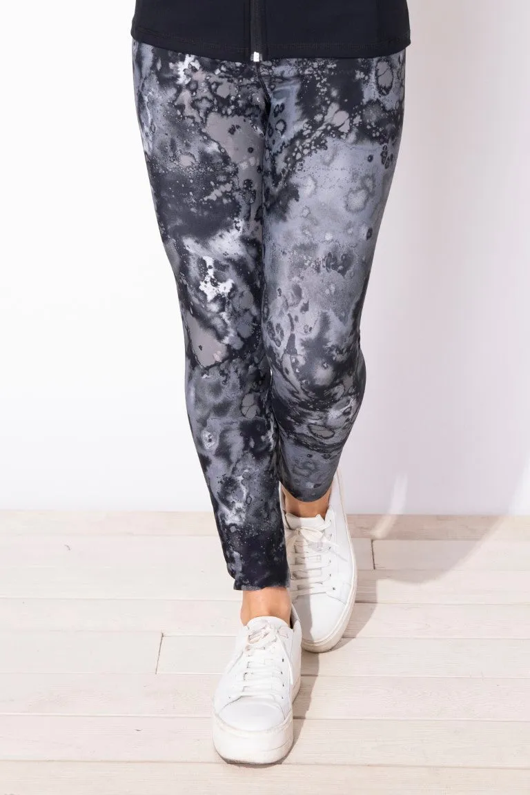 On The Move Leggings in Fog by Escape